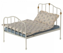 Maileg Bed, Parent Mouse - Off White 6 Maileg Bed, Parent Mouse - Off White -Kids Toys Store 11 2119 00 2 900x750 resize fill 2048x png