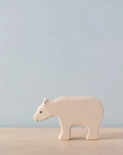 Holztiger Polar Bear, Feeding