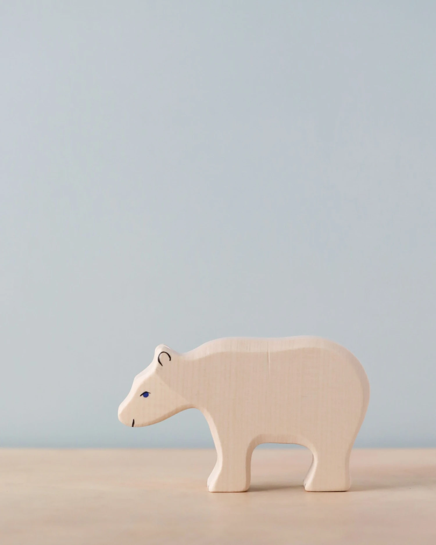 Holztiger Polar Bear, Feeding 1 Holztiger Polar Bear, Feeding