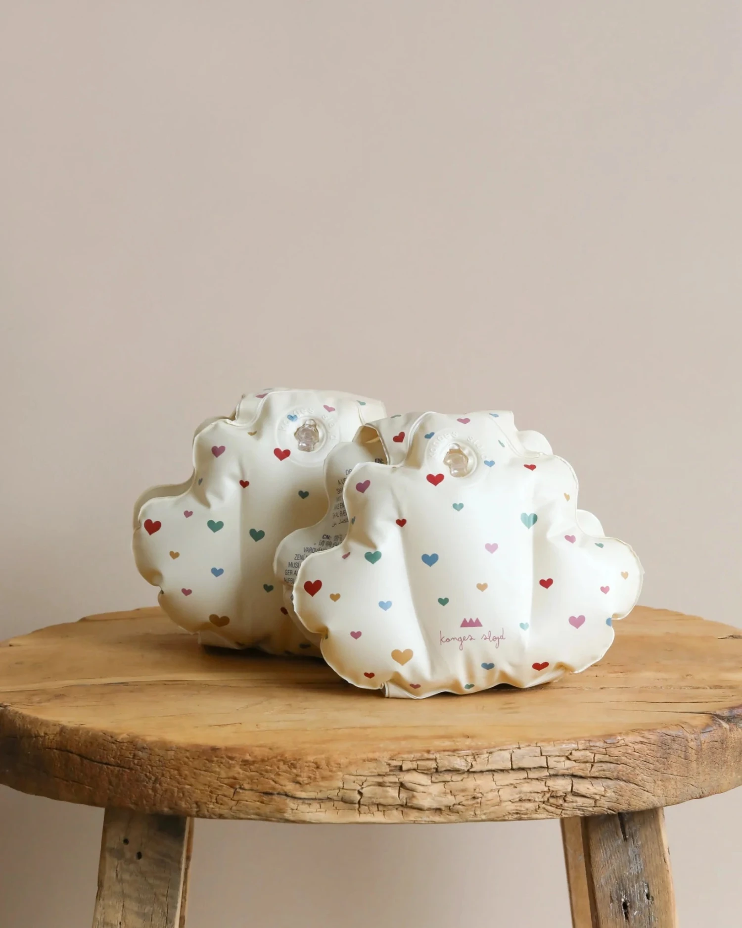 Konges Sløjd Inflatable Water Wings - Seashell Multi Hearts 1 Konges Sløjd Inflatable Water Wings - Seashell Multi Hearts