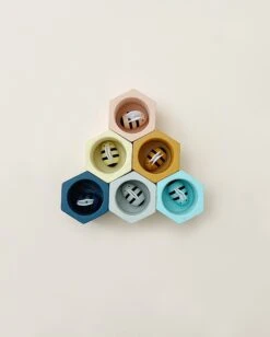 Plan Toys Beehive Sorting Set -Kids Toys Store 5E01C322 6AF4 41C2 B59D 957F09D32645