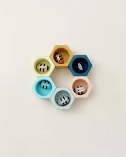 Plan Toys Beehive Sorting Set -Kids Toys Store DFD2DC80 BB17 4462 8530 0BEF5B9FC42B