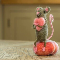 Felt Mouse With Heart -Kids Toys Store sittinghuggingheartmouse lifestyle 1